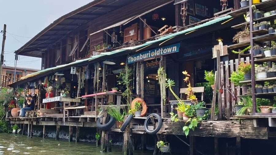 1 Hr Private Bangkok Canal Boat Tour: Traditional Flat Boat - How the $64 price works in practice