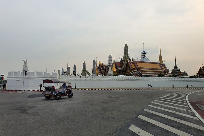2 Hour Electric Tuk Tuk Cultural Tour of Bangkok - Pak Khlong Talat flower market in 25 minutes
