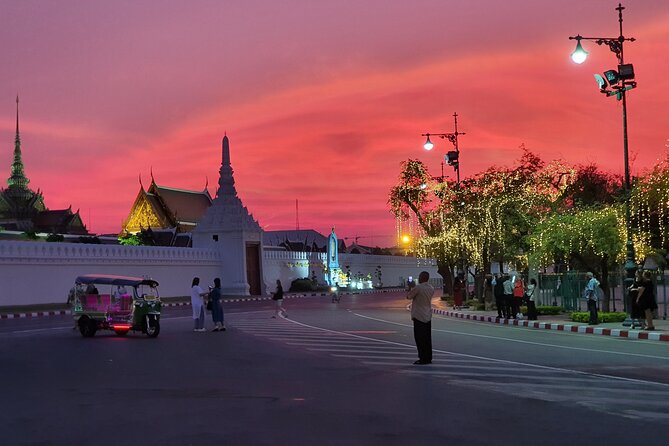 2 Hour Electric Tuk Tuk Cultural Tour of Bangkok - Democracy Monument and the royal district