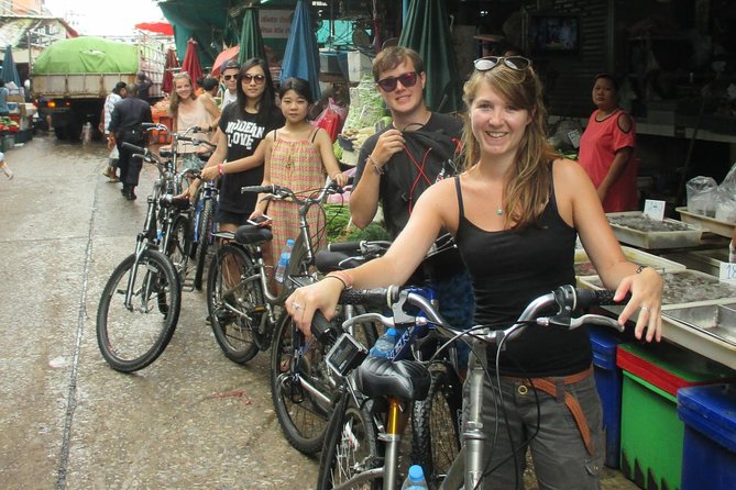 5-Hour Bike Tour of Hidden Bangkok - The fresh market and tropical fruit stop