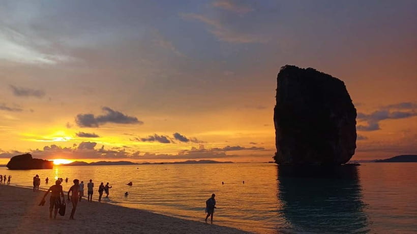 7 Islands sunset tour plus bioluminescent plankton + BBQ - Tup Island and the tide-made sandbar
