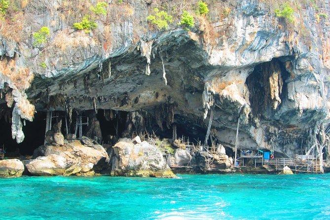 All-in Phi Phi, Maiton, MayaBay, Khai, Bamboo islands Tour - Pileh Lagoon, where the water does the work