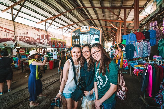 Amphawa Floating & Maeklong Railway Train Market (Small Group) - A small group, but transport needs attention