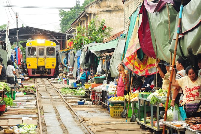 Amphawa Floating Market Tour with Maeklong Railway Market (SHA Plus) - Guide service, group size, and the small details