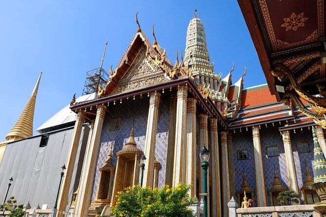 Angkor Wat 2-Day Tour from Bangkok - Angkor Thom and the South Gate