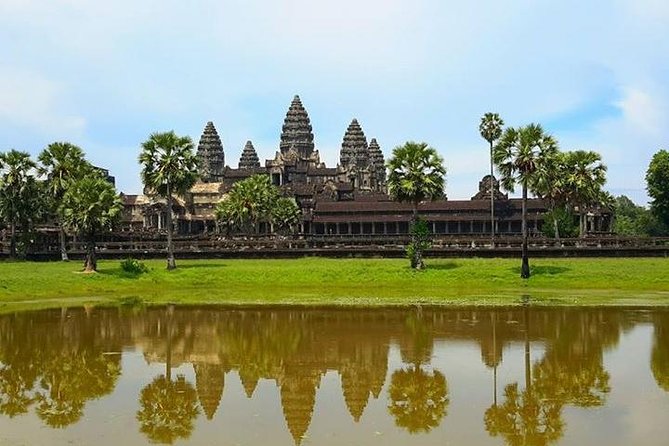 Angkor Wat 3-Day Tour from Bangkok - Day one: Bangkok to Poipet and onward to Siem Reap