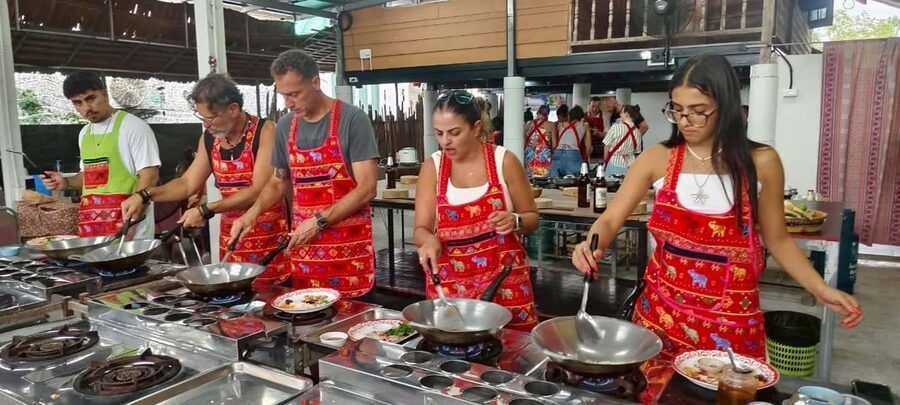 Ao Nang: Authentic Thai Local Cooking Class - The instructors make the difference