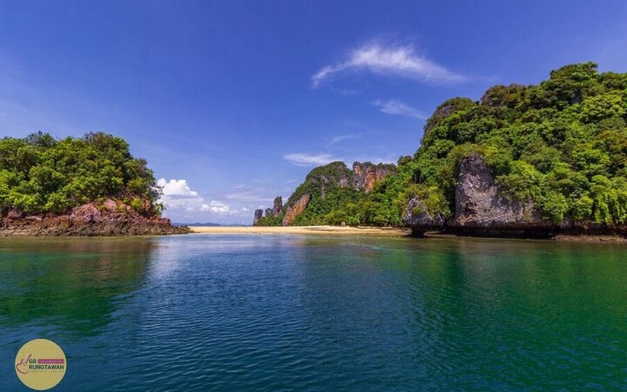 Ao Nang: Hong Islands Tour by Speedboat or Longtail Boat - Morning pickups and the floating blue pier at Railay East