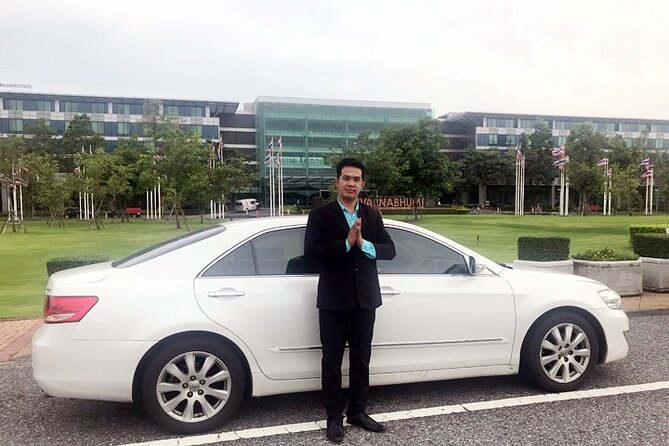 Arrival Private Airport Transfer : Bangkok Airport to Hotel in Bangkok - Finding the representative at Gate 4