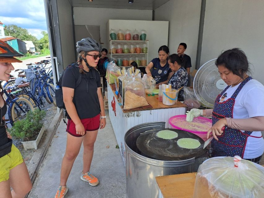Ayutthaya City and Historical Park Bike Tour - Chao Phrom Market brings the city back to life