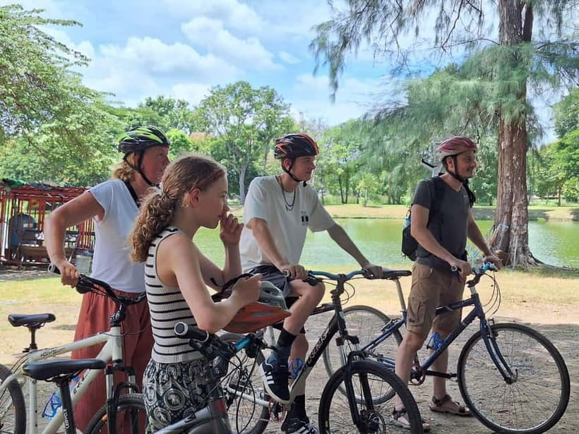 Ayutthaya: Colorful Slow Life Bicycle Tour with local guide. - Wat Maenang Pluem and the Buddhist side of the tour