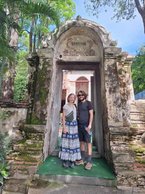 Ayutthaya: Colorful Slow Life Bicycle Tour with local guide. - Wat Ratchaburana and the stories below the tower