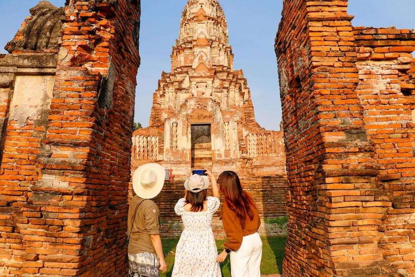 Ayutthaya One Day: Famous Temples & Bang Pa-In Palace Tour - Bang Pa-In Palace: royal calm before the ruins