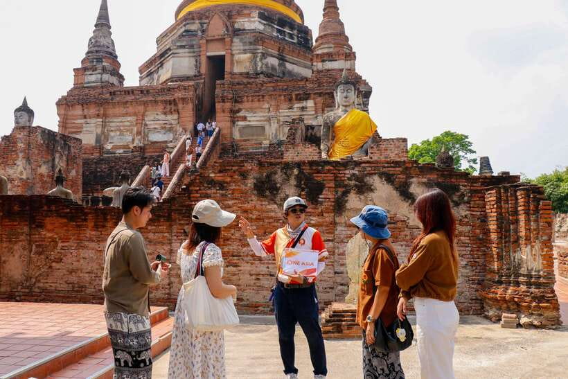 Ayutthaya One Day: Famous Temples & Bang Pa-In Palace Tour - Central Ayutthaya: a practical lunch and shopping break