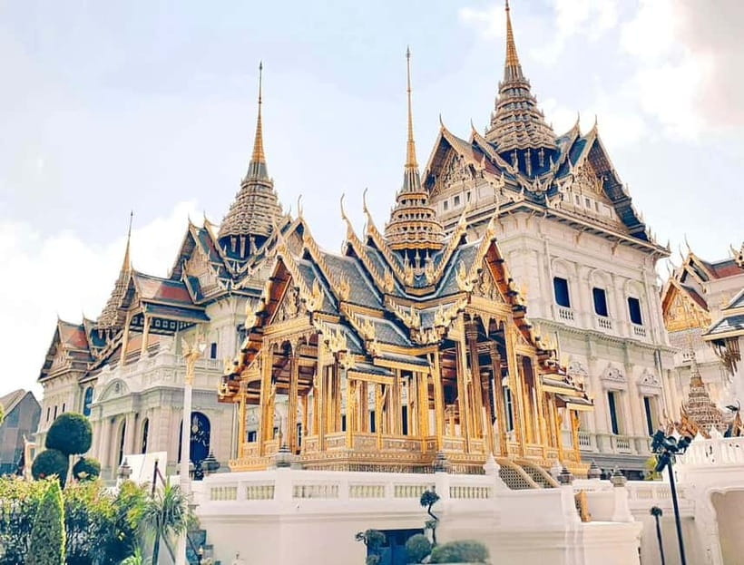 Bangkok: 2 Hours Grand Palace & Wat Pho Private Tour - What to wear inside the palace grounds