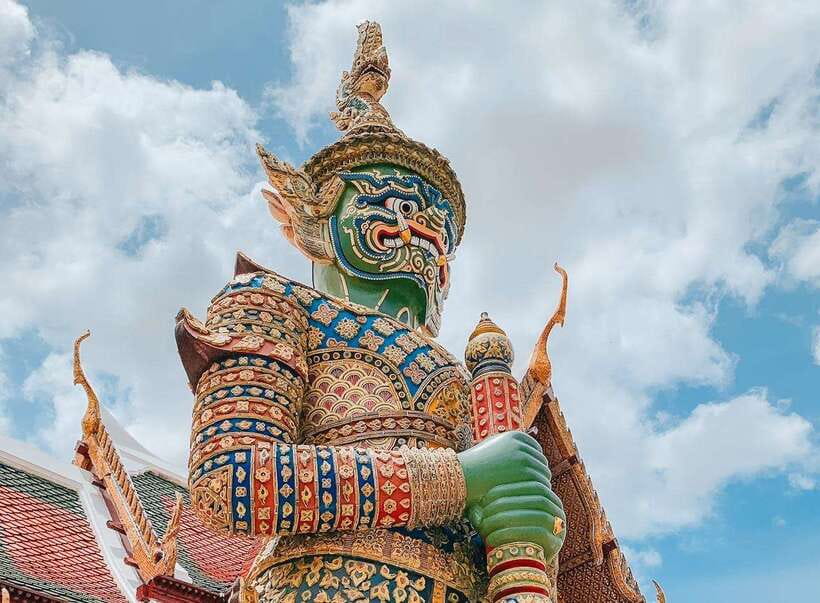 Bangkok: 2 Hours Grand Palace & Wat Pho Private Tour - The tuk tuk ride to Wat Pho