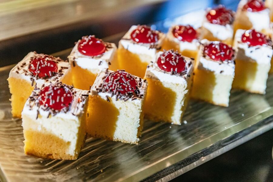 Bangkok: Alangka Luxury Buffet Dinner Cruise With Live Music - Alangka Cruise at a Glance