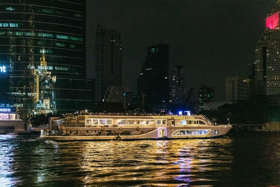 Bangkok: Alangka Luxury Buffet Dinner Cruise With Live Music - Is the $31 Price Good Value?