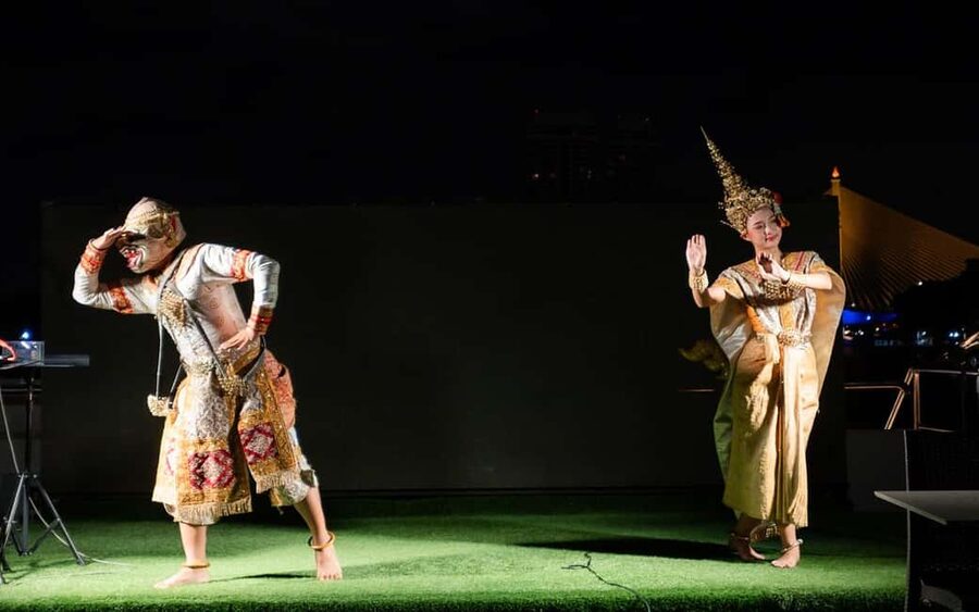 Bangkok: Alangka Luxury Cruise with Buffet and Live Music - Thai music and dance add the local flavor