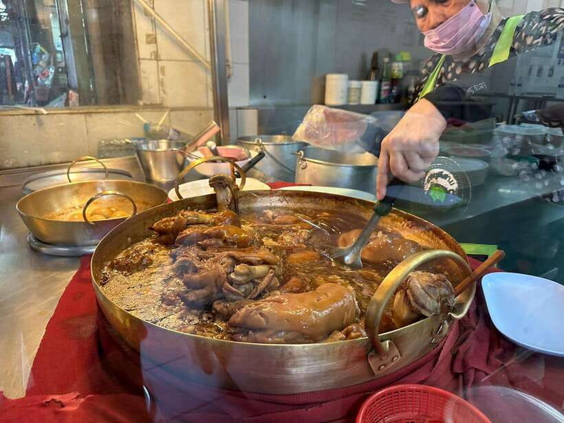Bangkok Authentic Tasting Thai-Chinatown Walking Food Tour - The Thai-Chinese Character of Chinatown