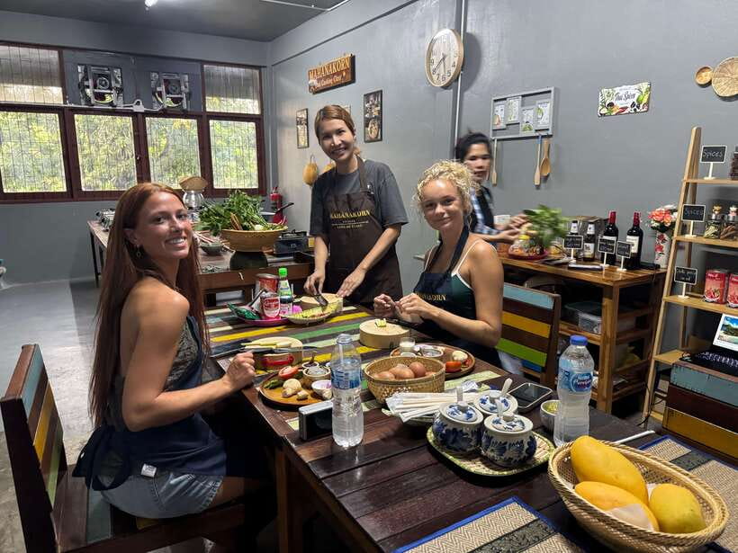 Bangkok: Authentic Thai Cooking Class with Local Host - Four dishes in three hours