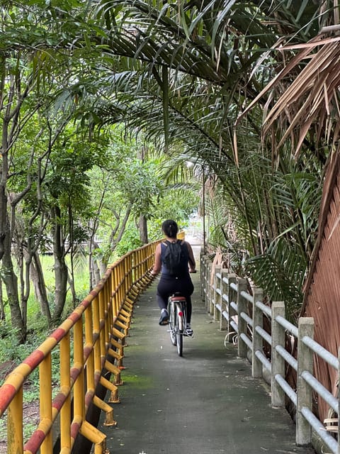 Bangkok: Bang Kachao Green Lung Bike Tour - Raised paths, canals, and everyday community life