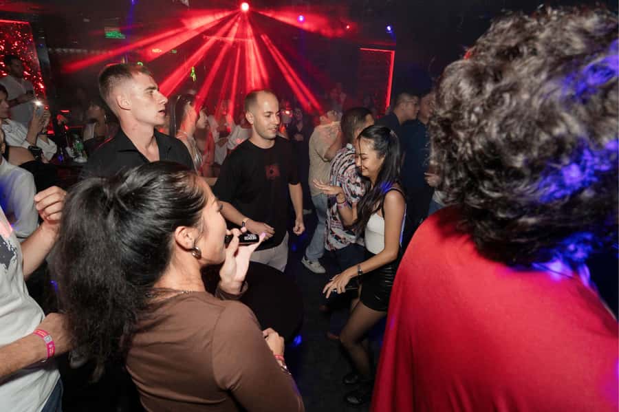 Bangkok: Bar and Club Crawl - Bangkok club dress codes are not casual suggestions