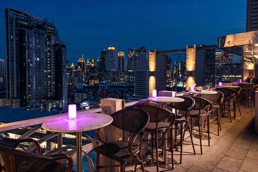 Bangkok: Barracuda Rooftop Bar Akara Hotel - Weather can decide where you sit