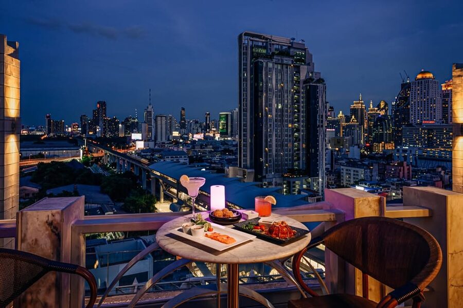 Bangkok: Barracuda Rooftop Bar Akara Hotel - Who will enjoy Barracuda most
