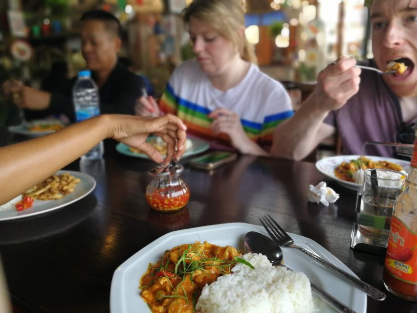 Bangkok: Bike and Canal Boat Tour with Lunch - Why this bike and canal tour shows you a different Bangkok