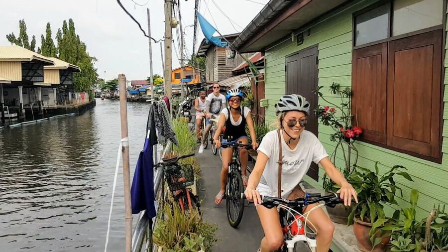 Bangkok: Bike and Canal Boat Tour with Lunch - Wat Ko and the return toward the water