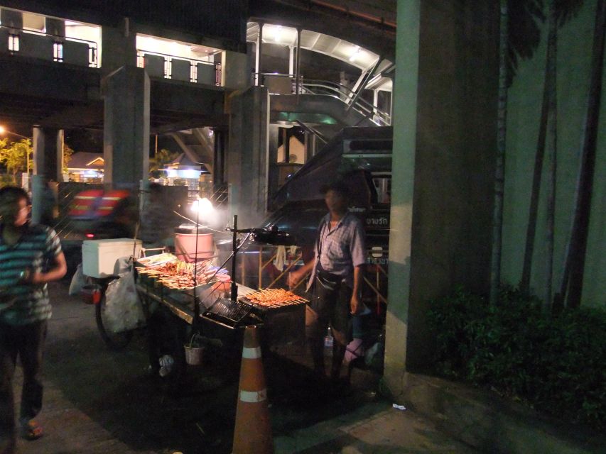 Bangkok by Night Cycling Tour with Street-food Meal - The flower market when Bangkok is wide awake