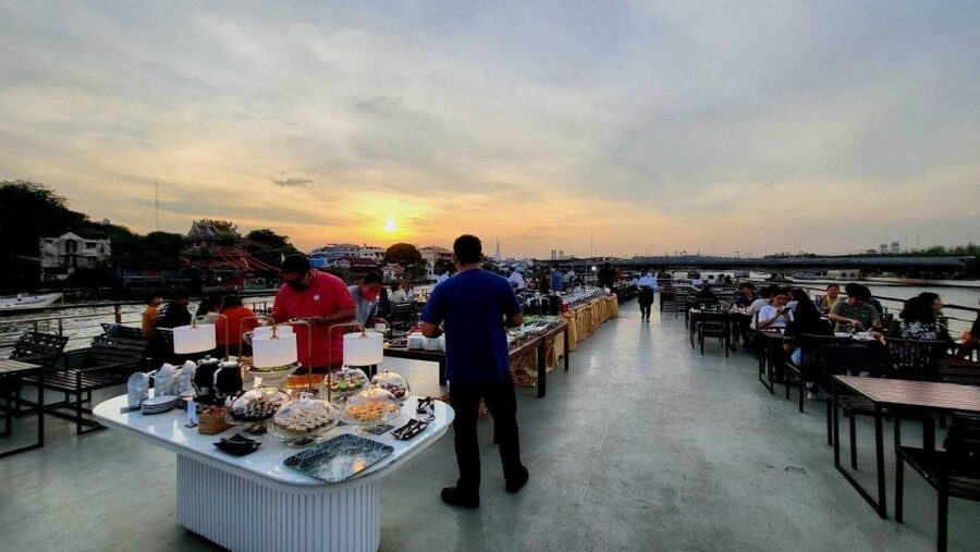 Bangkok: Calypso Cabaret & Dinner Cruise with Hotel Transfer - Seafood, buffet choices, and draft beer
