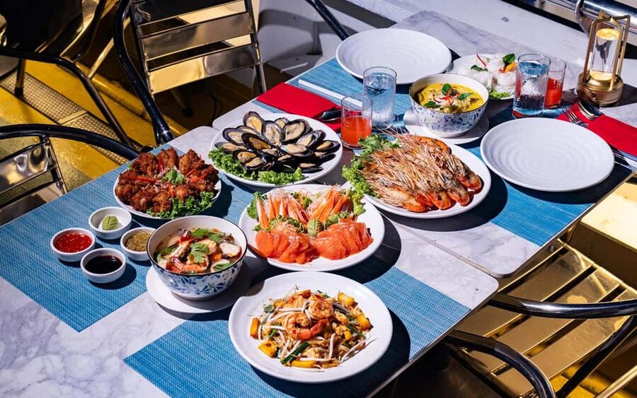 Bangkok: Carnival Dinner Cruise with Free-Flow Beer & Buffet - Language, comfort, and practical limits