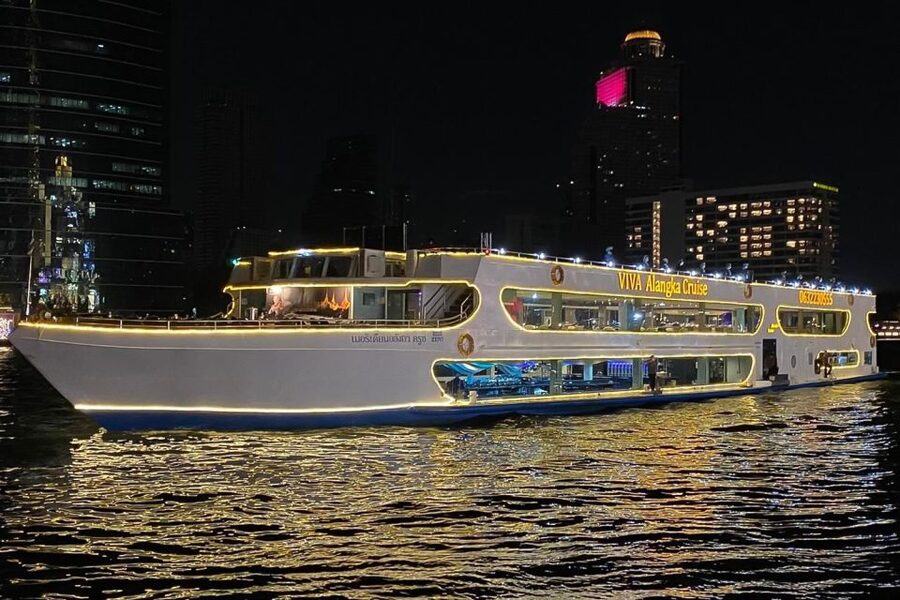 Bangkok: Chao Phraya Buffet Dinner Viva Alangka Cruise - A large ship and a big Bangkok night