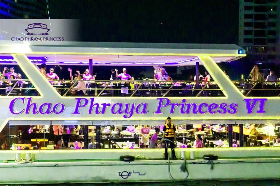 Bangkok: Chao Phraya Princess Dinner Cruise - Music, dancing, and the onboard mood