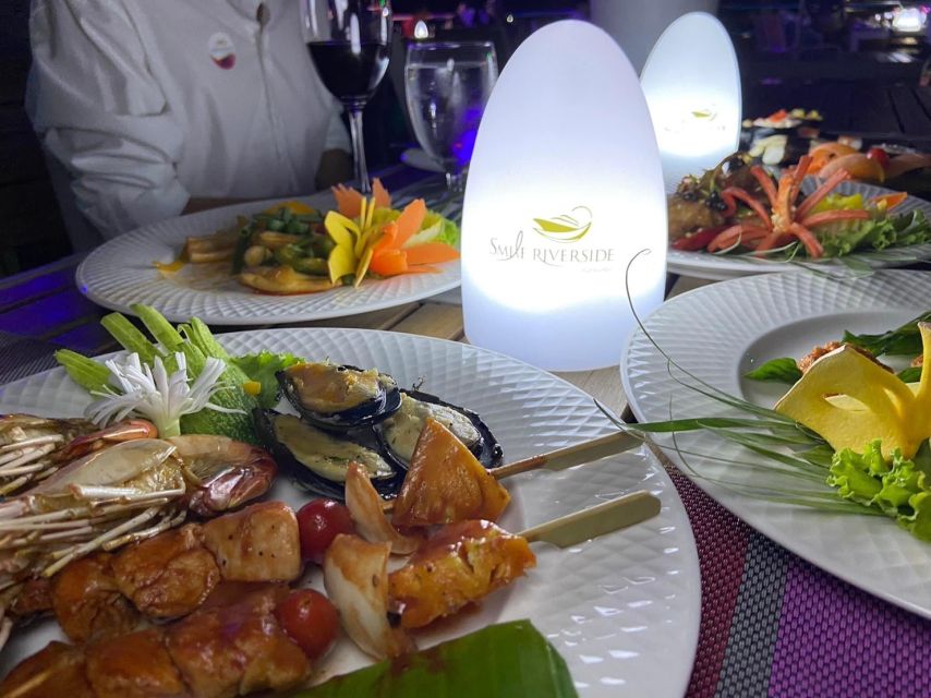 Bangkok: Chao Phraya River Buffet Dinner Cruise - Starting at ICON Siam after sunset