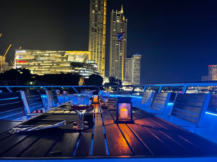 Bangkok: Chao Phraya River Buffet Dinner Cruise - What the two-hour route gives you