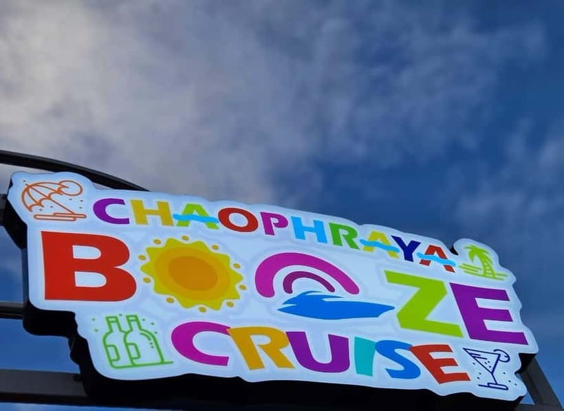 Bangkok : Chaophraya Booze Cruise – Drinks Onboard - Why this Chao Phraya cruise works at night
