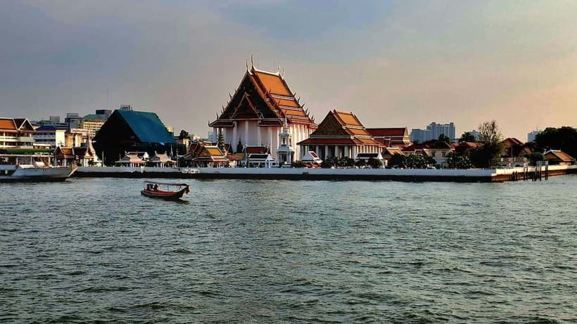 Bangkok : Chaophraya Booze Cruise – Drinks Onboard - Rama VIII Bridge and the best photo moments