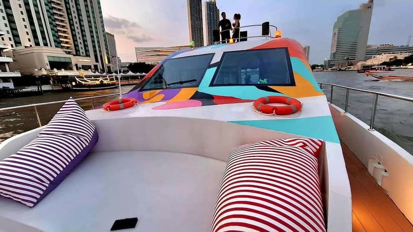 Bangkok : Chaophraya Booze Cruise – Drinks Onboard - Drinks, snacks, and the cash-only detail