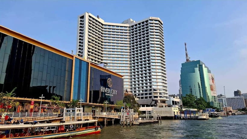 Bangkok : Chaophraya Booze Cruise – Drinks Onboard - Music and the social mood onboard
