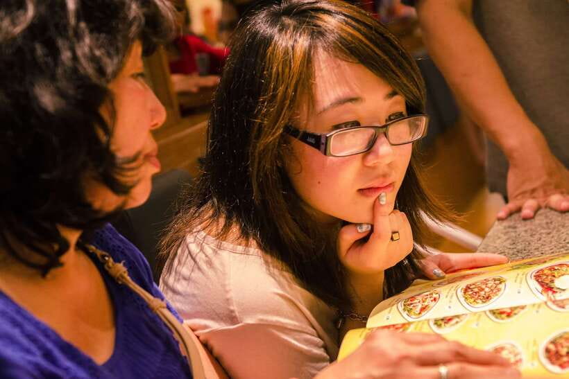 Bangkok: Chinatown Night Food Tour - The sweet finish: fruit drinks, ice cream, and ginger tea
