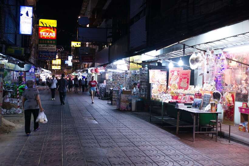 Bangkok: Chinatown Night Food Tour - Stories, shrines, and the Pig Alleys