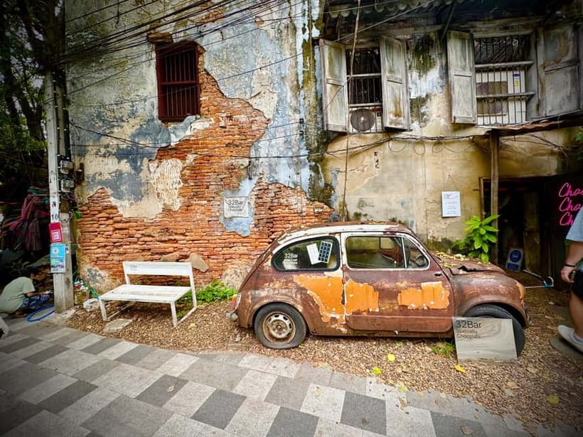 Bangkok: Chinatown & Taladnoi Street Art Guided Walking Tour - Guide style and personal attention