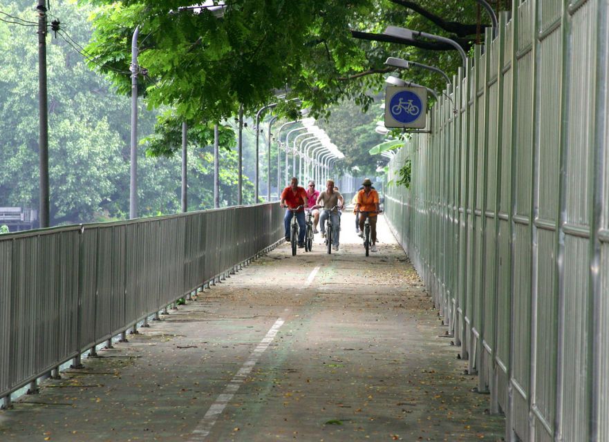 Bangkok: City Culture half-day Bike Tour - How difficult is the 4.5-hour ride?