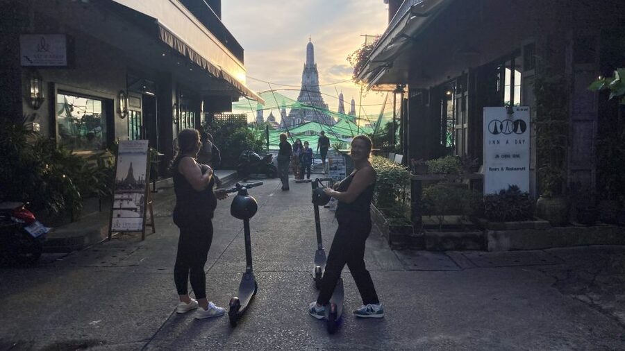 Bangkok: City Highlights Electric Scooter Tour - Wat Ratchanatdaram and the Old City’s architectural detail