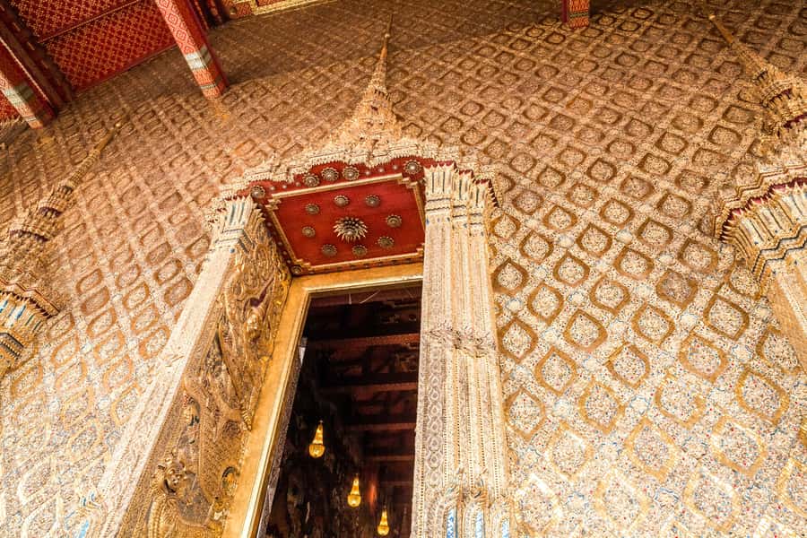 Bangkok: City Highlights Temple and Market Walking Tour - Clothing, temple manners, and comfort tips