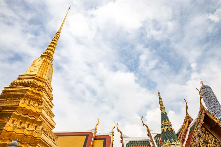 Bangkok: City Highlights Temple and Market Walking Tour - Who should book this Bangkok temple tour?