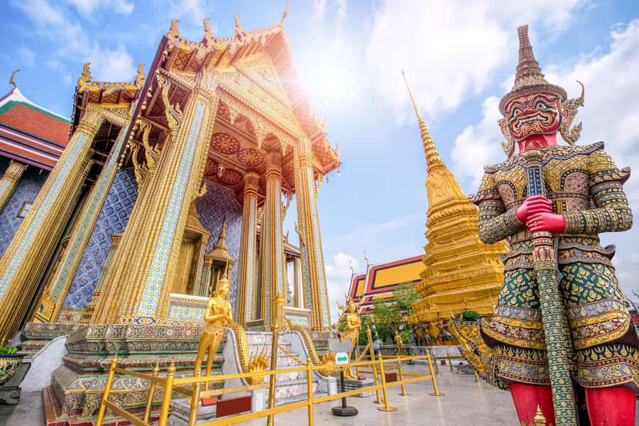 Bangkok: City Highlights Temple and Market Walking Tour - The Grand Palace and the Emerald Buddha Temple